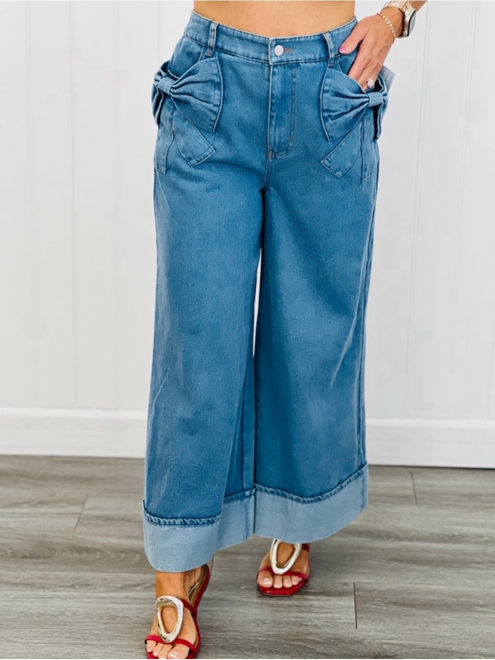Wide-Leg Bow Pocket Jeans in Light Blue
